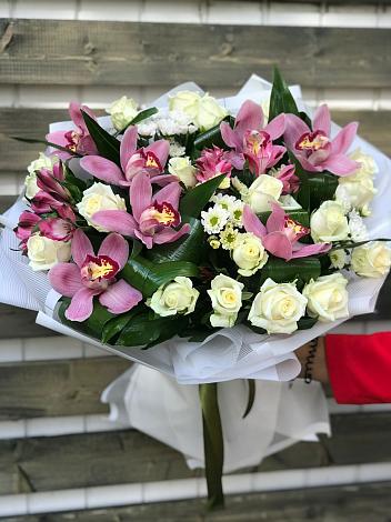 Букет цветов из: Розы и Хризантемы в Медвенке