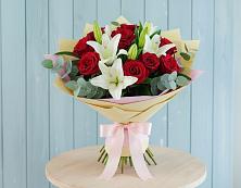 Букет цветов из:  Лилии и Розы в Медвенке
