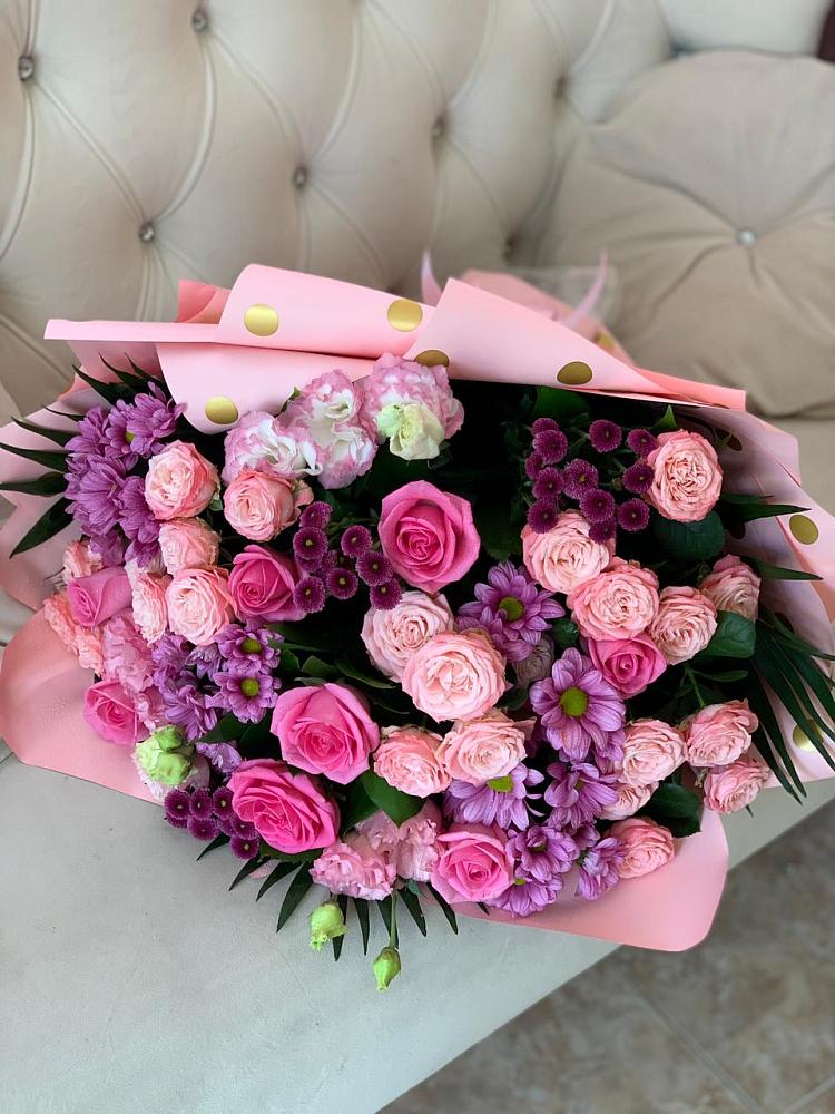 Букет цветов из: Хризантемы, Розы и Лизиантусы в Медвенке