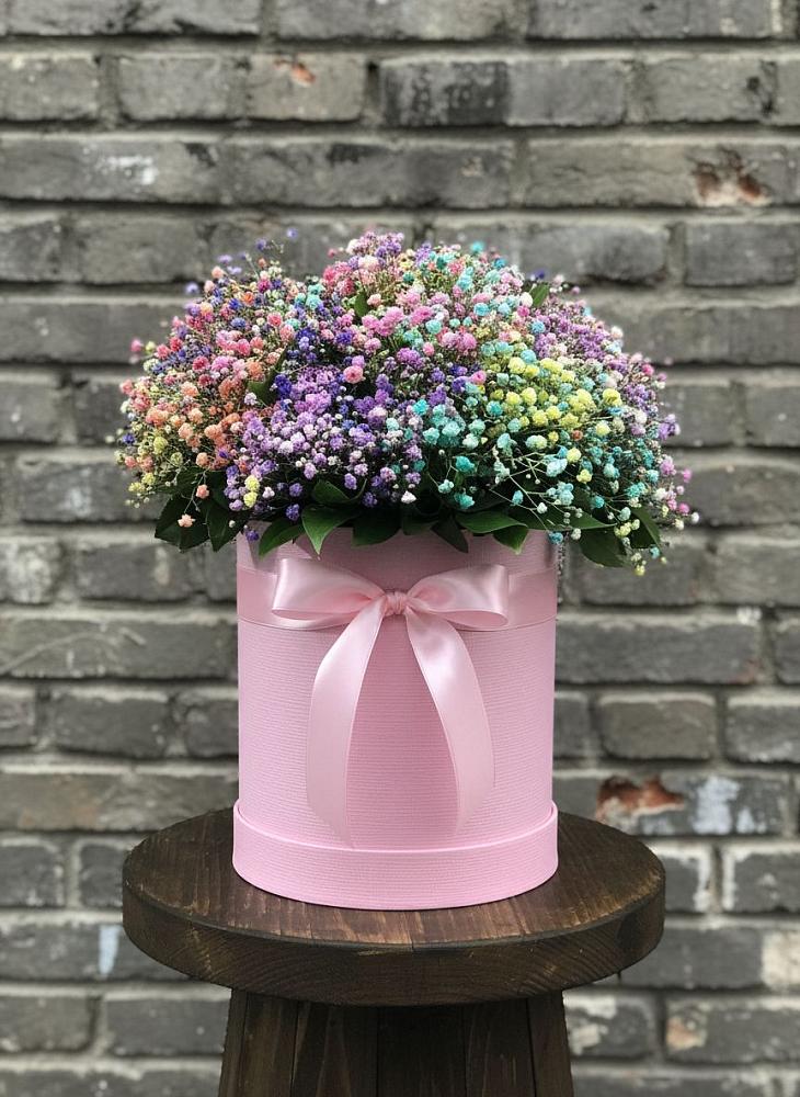 Цветочная композиция из Гипсофила и Розы в шляпной коробке в Медвенке