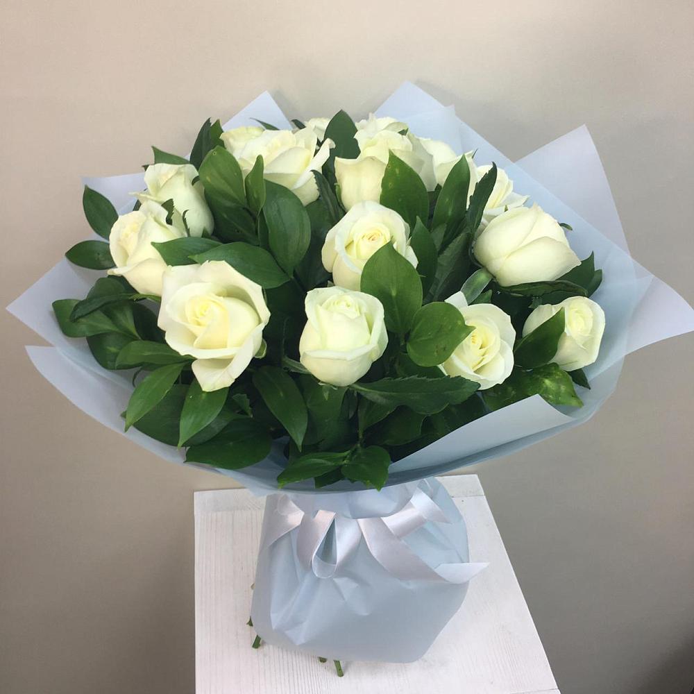 Букет 15 Белых роз Проуд в Медвенке