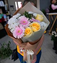 Букет цветов из:  Герберы, Розы и Хризантемы в Медвенке