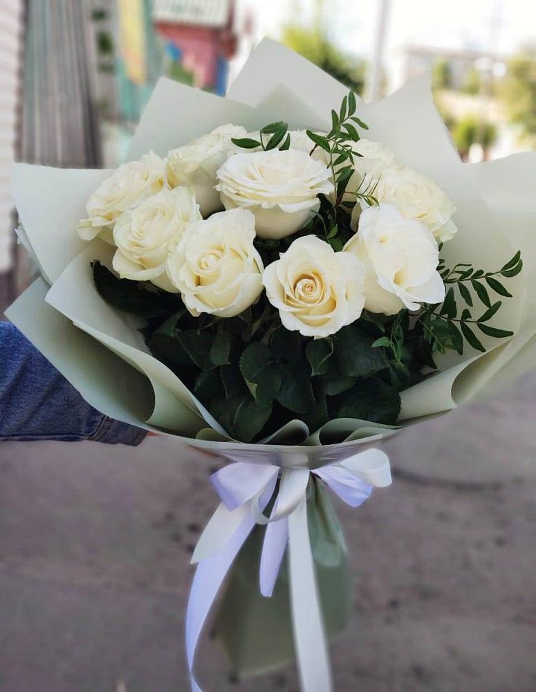 Букет Белые розы Проуд в Медвенке