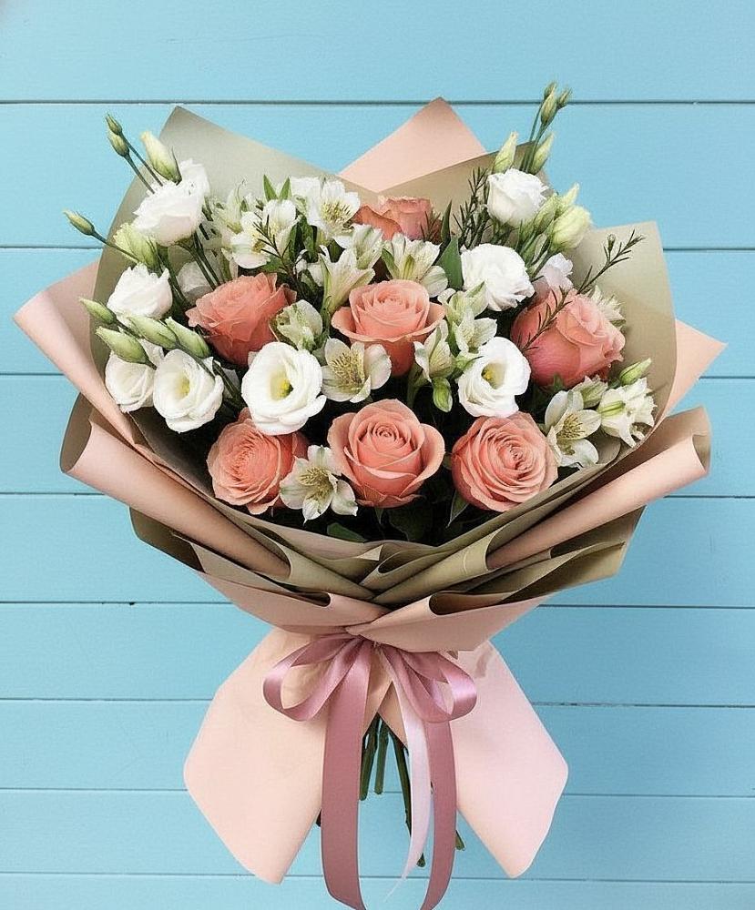 Букет цветов из: Розы, Альстромерии и Лизиантусы в Медвенке