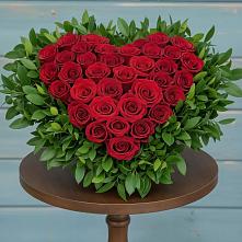 Цветочная композиция из Розы в виде сердца в Медвенке