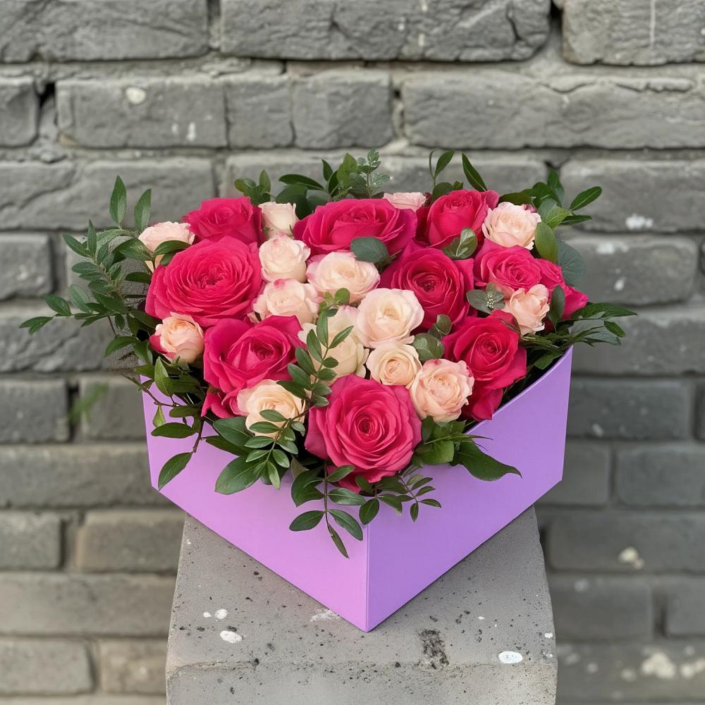 Цветочная композиция из Розы в коробке в Медвенке