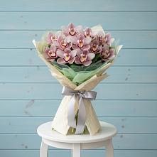 Букет цветов из:  Орхидеи и Розы в Медвенке