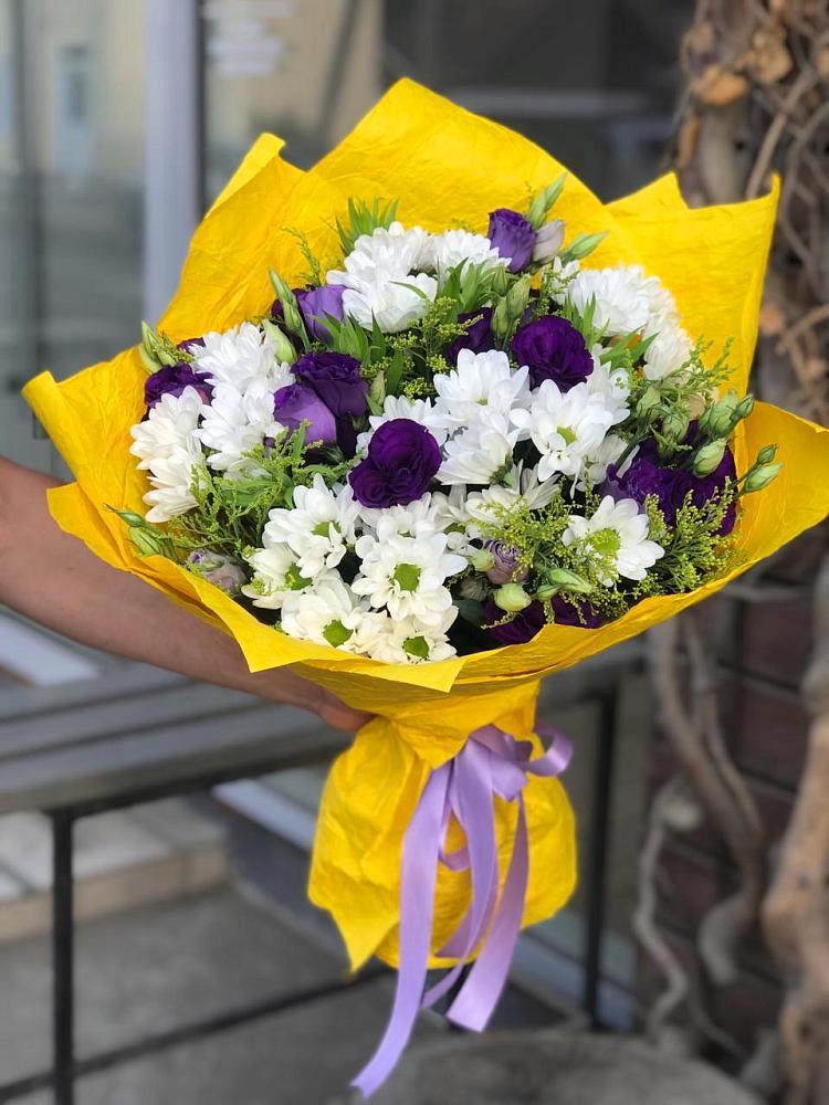 Букет цветов из: Ирисы, Хризантемы и Ромашки в Медвенке