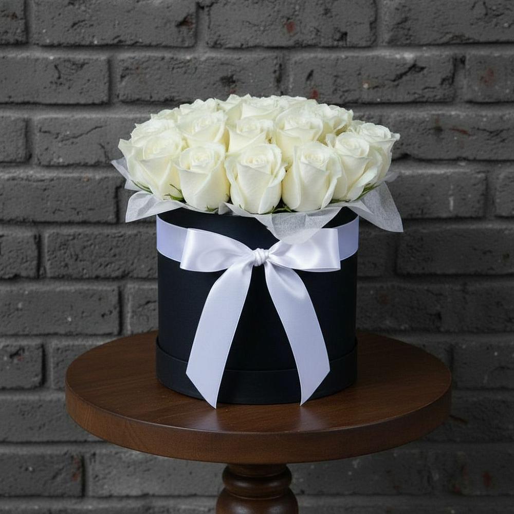 Цветочная композиция из Розы в шляпной коробке в Медвенке