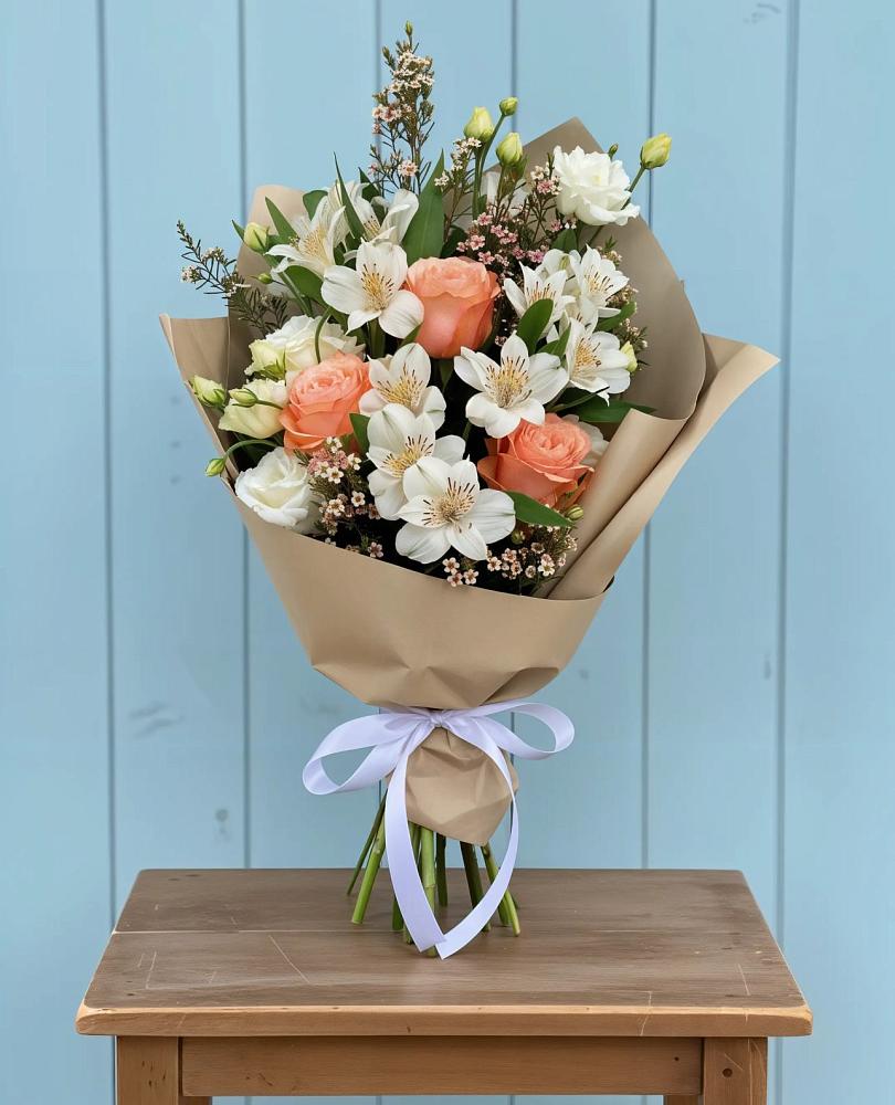 Букет цветов из: Альстромерии, Лизиантусы, Розы и Хризантемы в Медвенке